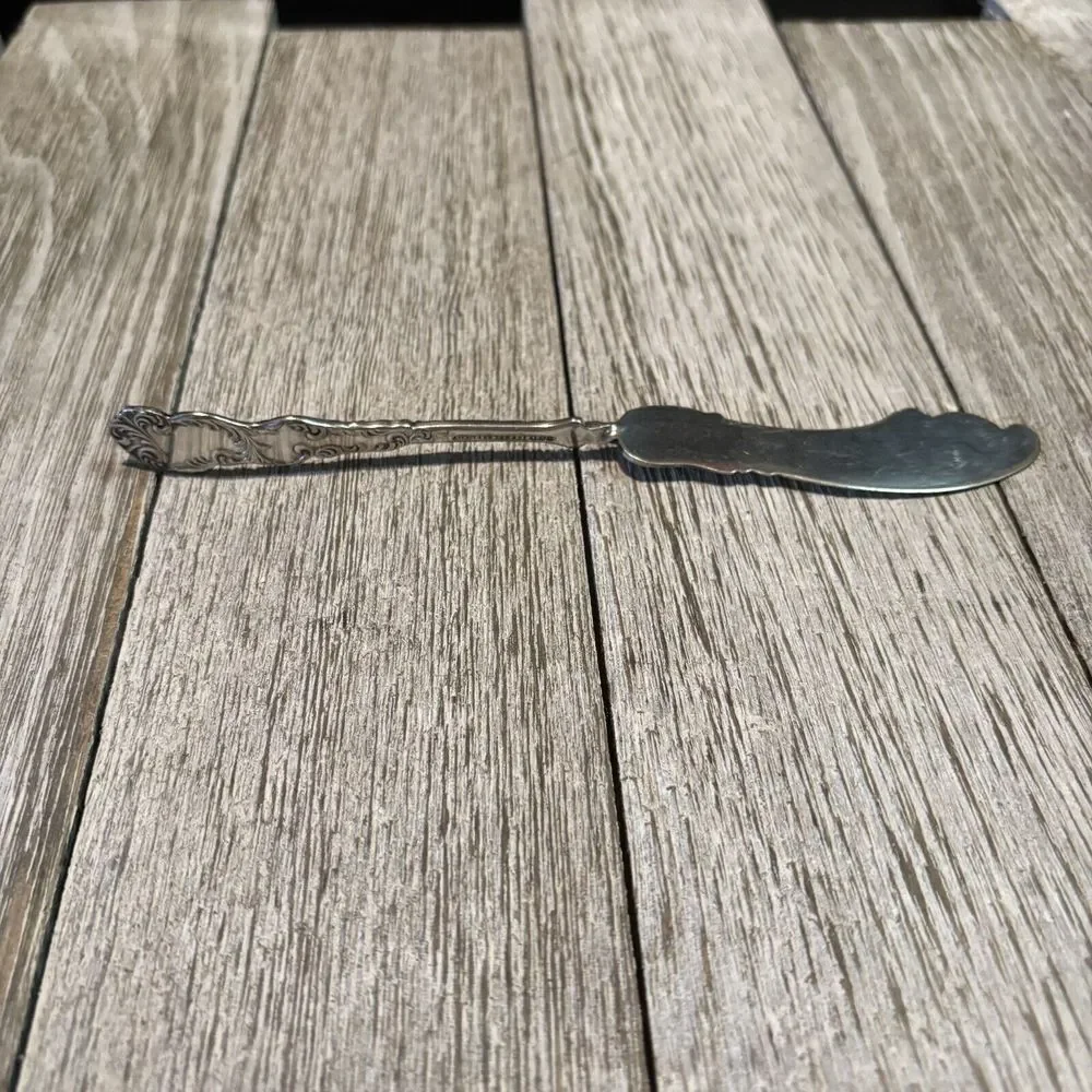 Holmes &‎ Edwards XIV Twisted Handle Master Butter Knife Spreader